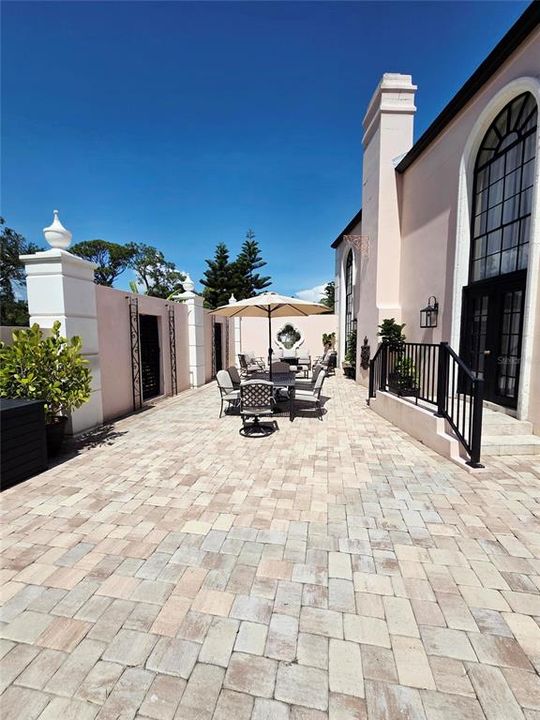 For Sale: $1,499,000 (3 beds, 3 baths, 2916 Square Feet)
