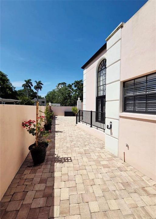 For Sale: $1,499,000 (3 beds, 3 baths, 2916 Square Feet)