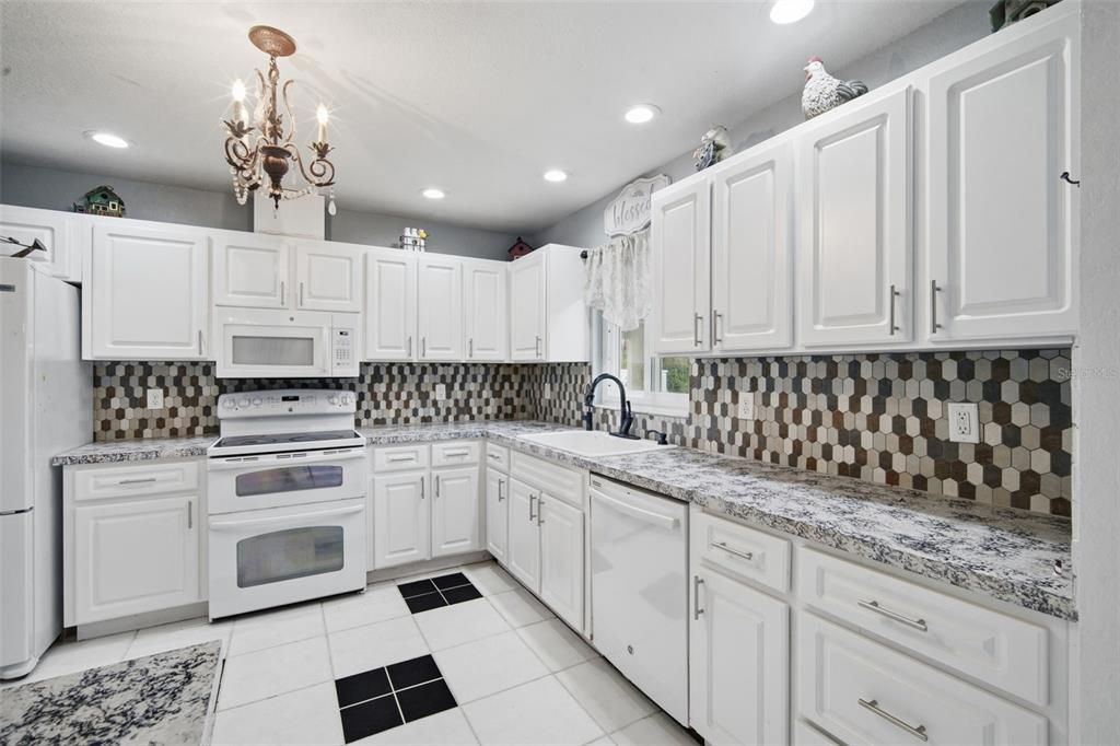 For Sale: $599,900 (5 beds, 3 baths, 2832 Square Feet)