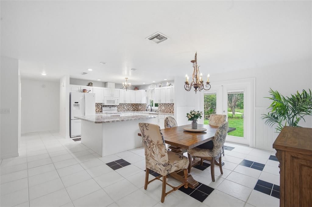 For Sale: $599,900 (5 beds, 3 baths, 2832 Square Feet)