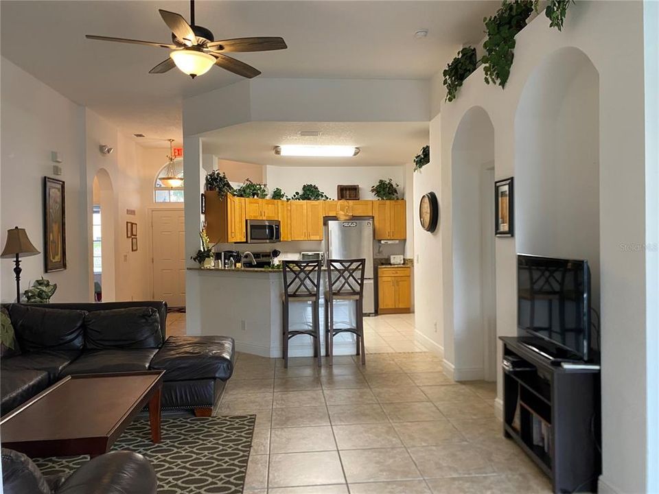 For Sale: $395,000 (4 beds, 3 baths, 1928 Square Feet)