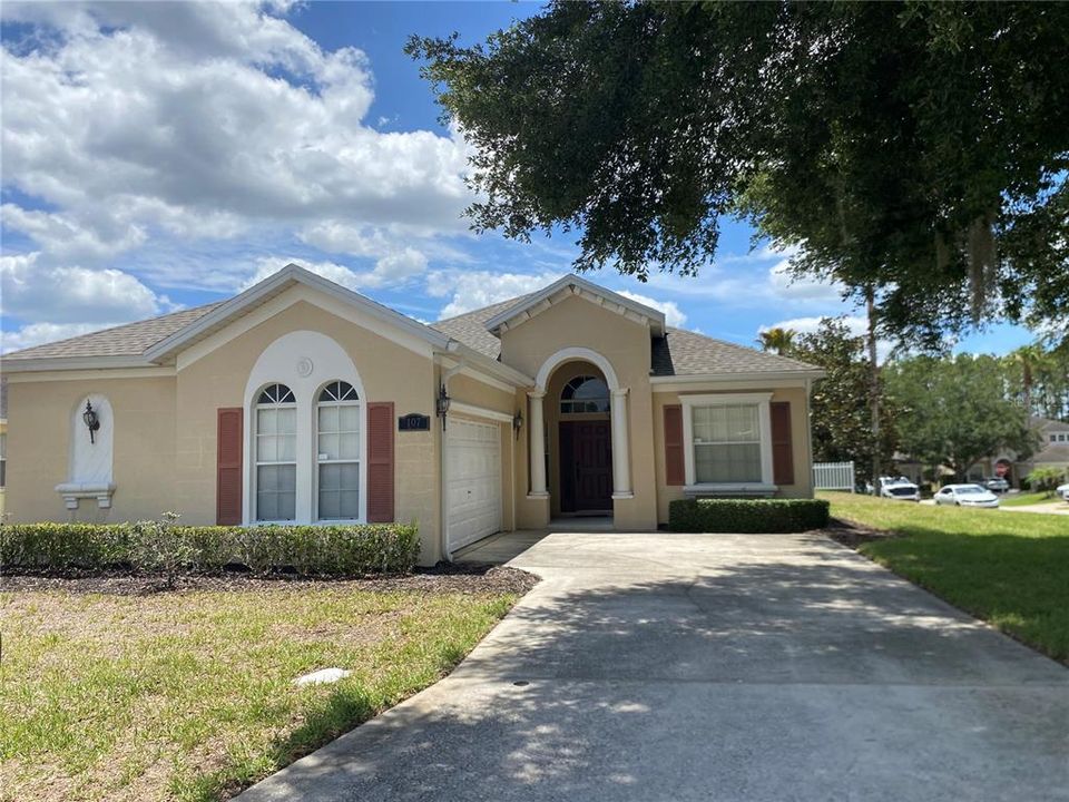 For Sale: $395,000 (4 beds, 3 baths, 1928 Square Feet)