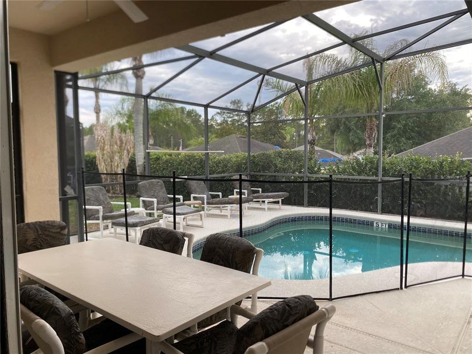 For Sale: $395,000 (4 beds, 3 baths, 1928 Square Feet)