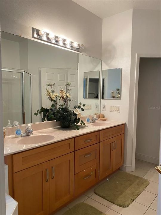 For Sale: $395,000 (4 beds, 3 baths, 1928 Square Feet)