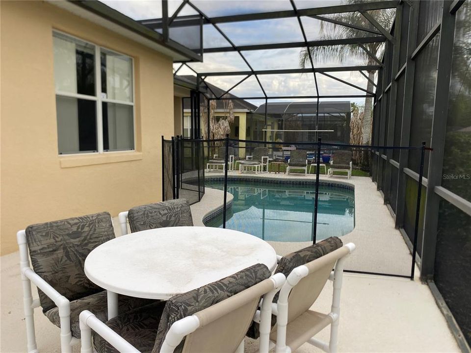 For Sale: $395,000 (4 beds, 3 baths, 1928 Square Feet)