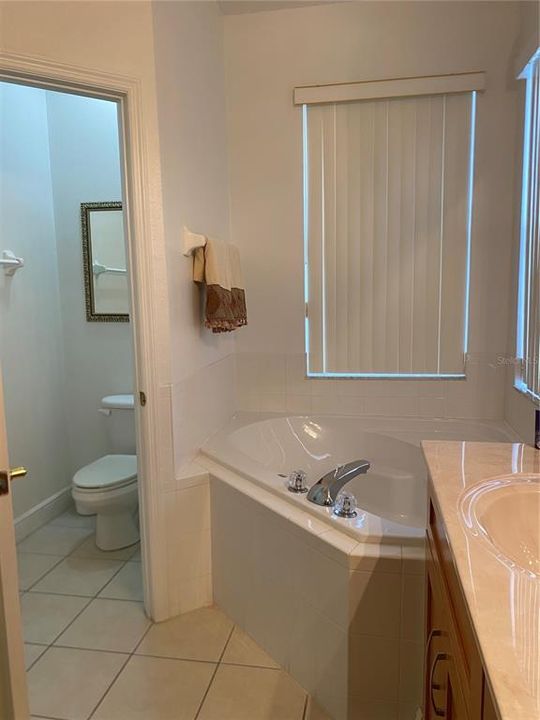 For Sale: $395,000 (4 beds, 3 baths, 1928 Square Feet)