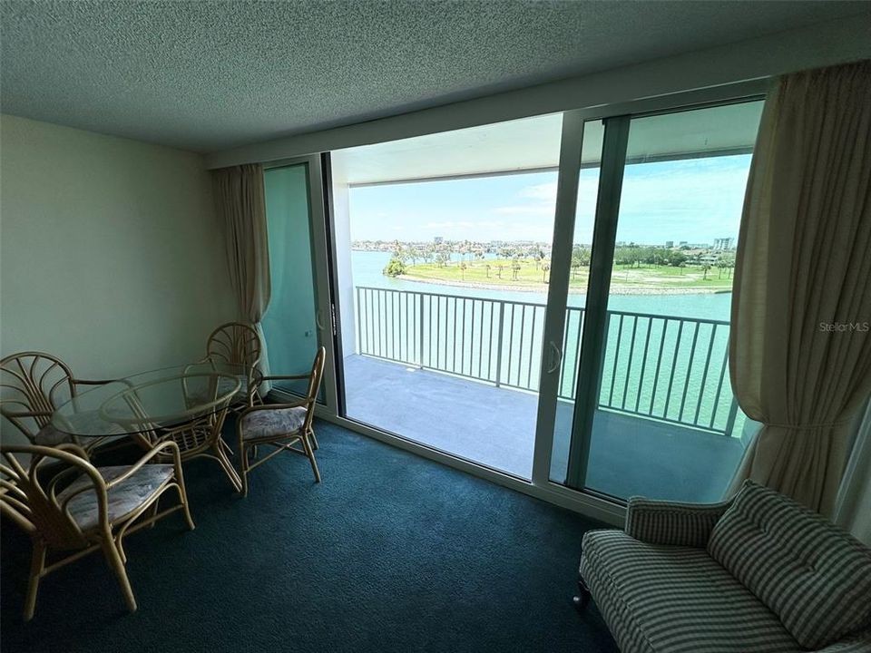 For Rent: $1,650 (1 beds, 1 baths, 885 Square Feet)