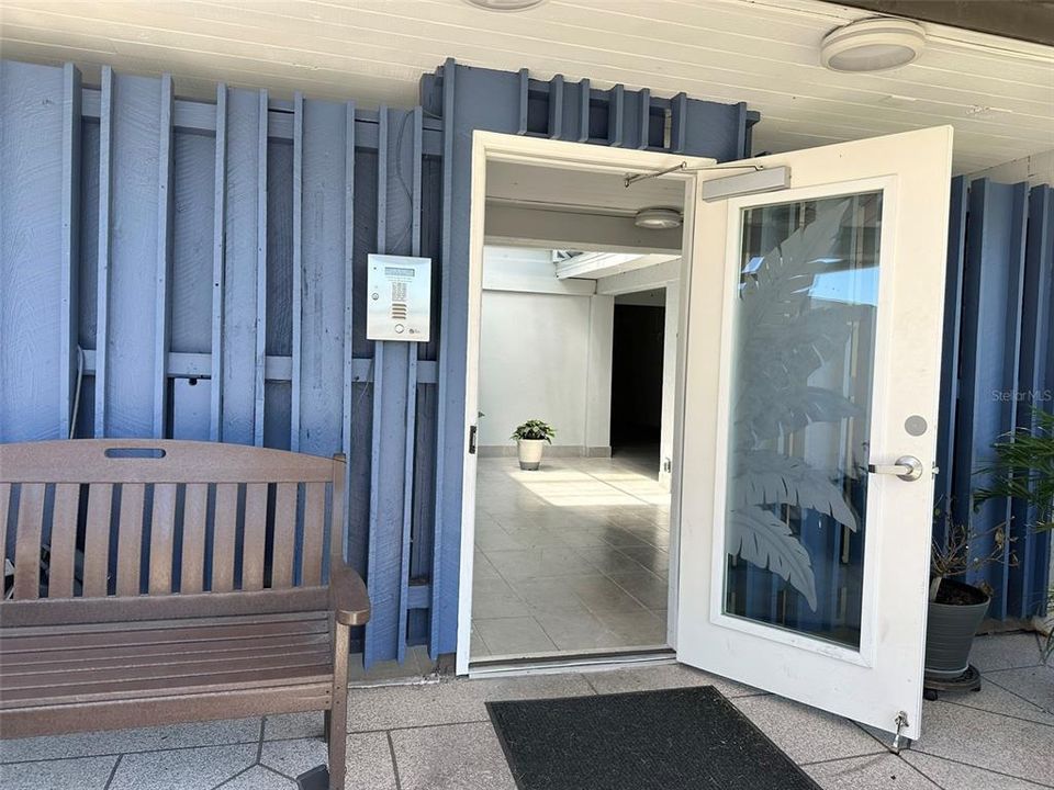 For Rent: $1,650 (1 beds, 1 baths, 885 Square Feet)