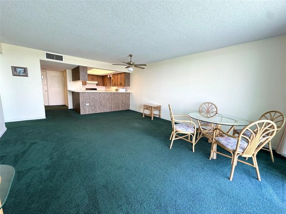 For Rent: $1,650 (1 beds, 1 baths, 885 Square Feet)