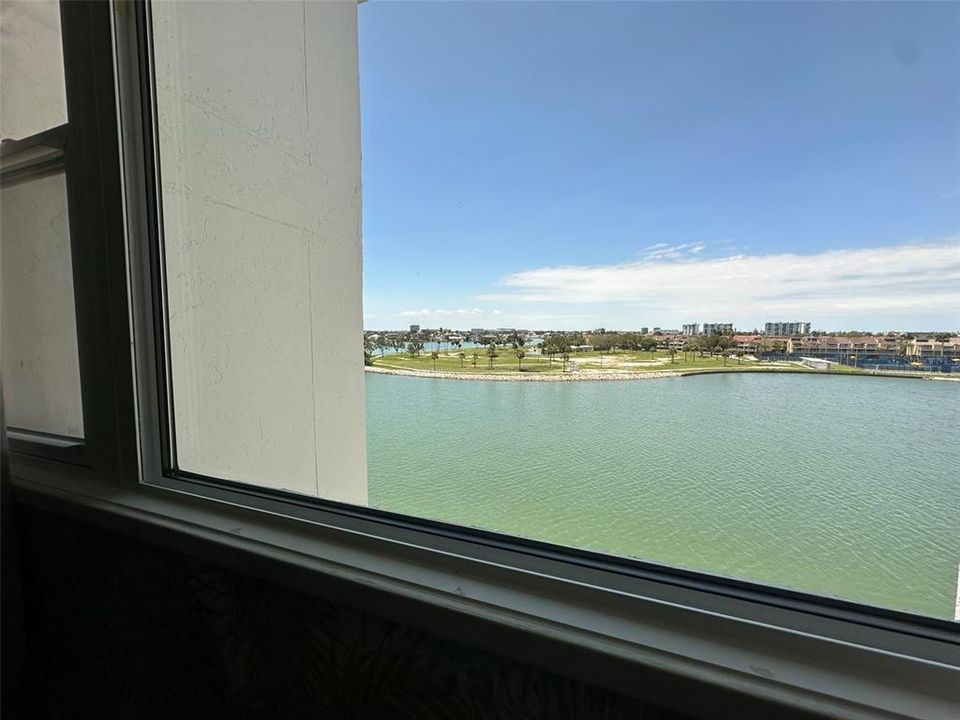 For Rent: $1,650 (1 beds, 1 baths, 885 Square Feet)