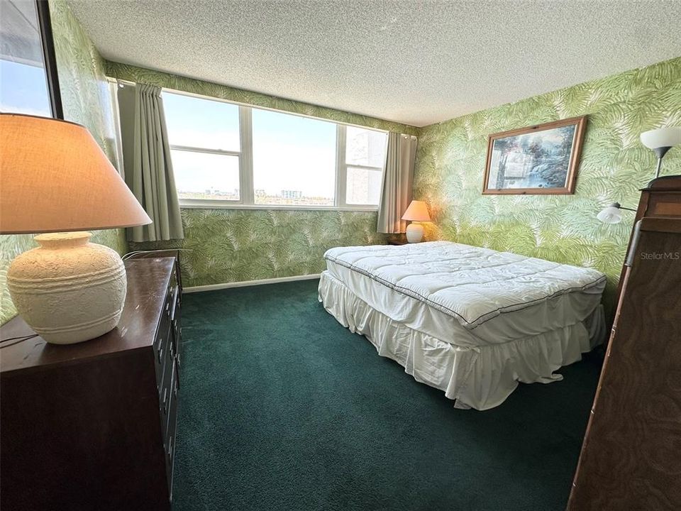For Rent: $1,650 (1 beds, 1 baths, 885 Square Feet)