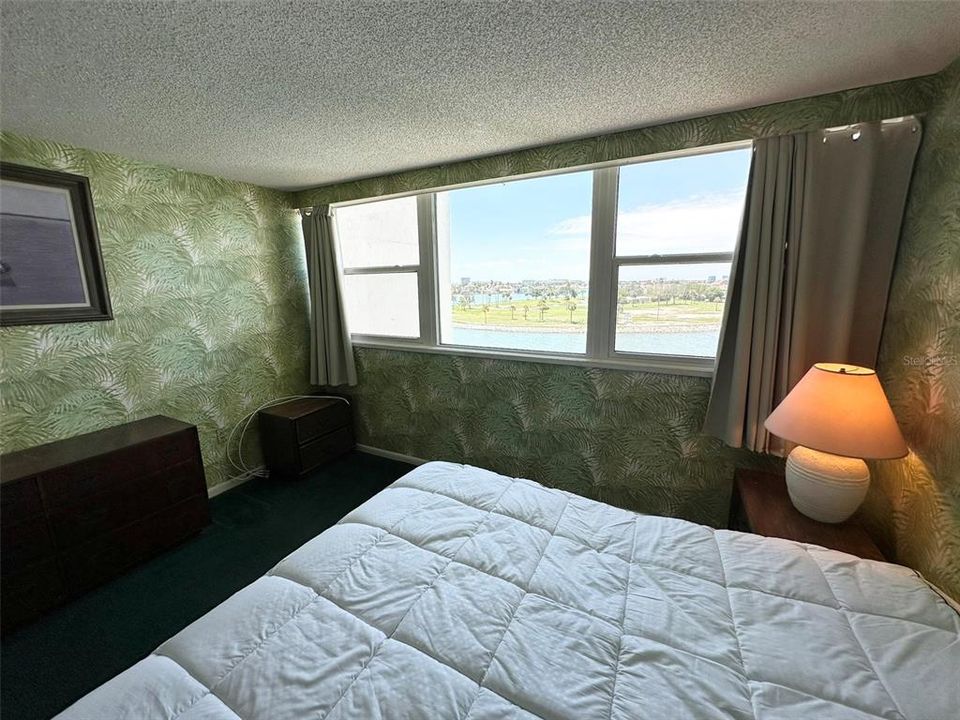 For Rent: $1,650 (1 beds, 1 baths, 885 Square Feet)