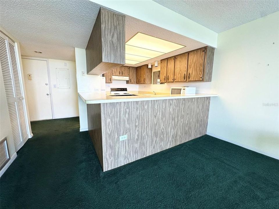 For Rent: $1,650 (1 beds, 1 baths, 885 Square Feet)