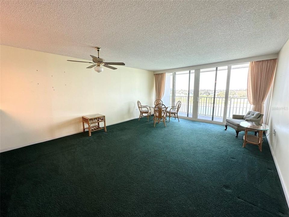 For Rent: $1,650 (1 beds, 1 baths, 885 Square Feet)
