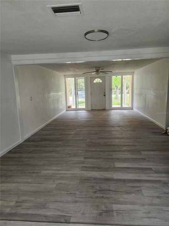 Active With Contract: $120,000 (3 beds, 2 baths, 1252 Square Feet)