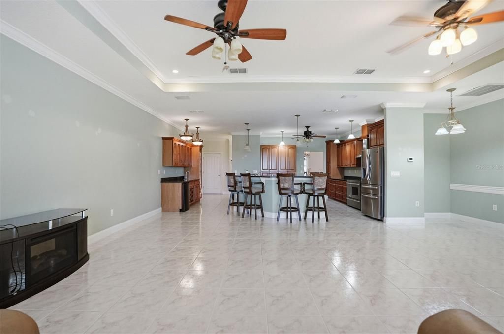 En Venta: $795,000 (3 camas, 3 baños, 4114 Pies cuadrados)