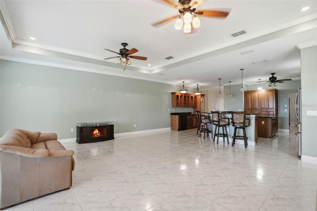 En Venta: $795,000 (3 camas, 3 baños, 4114 Pies cuadrados)