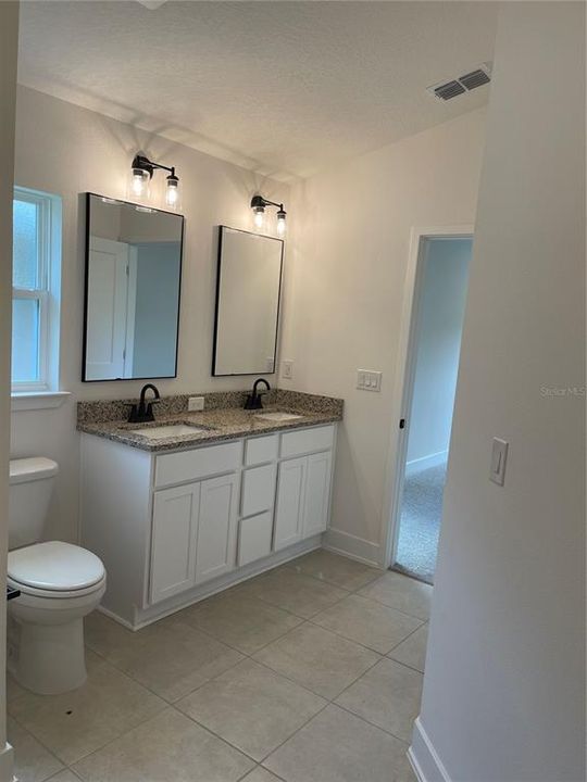 En Venta: $412,900 (4 camas, 2 baños, 1820 Pies cuadrados)