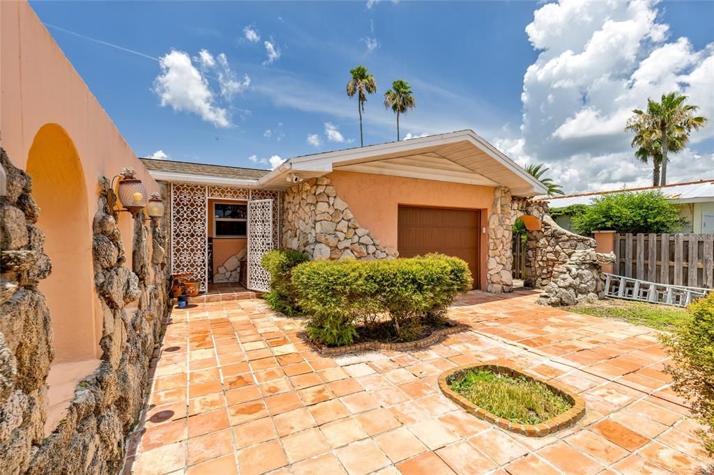 For Sale: $1,650,000 (3 beds, 3 baths, 3075 Square Feet)