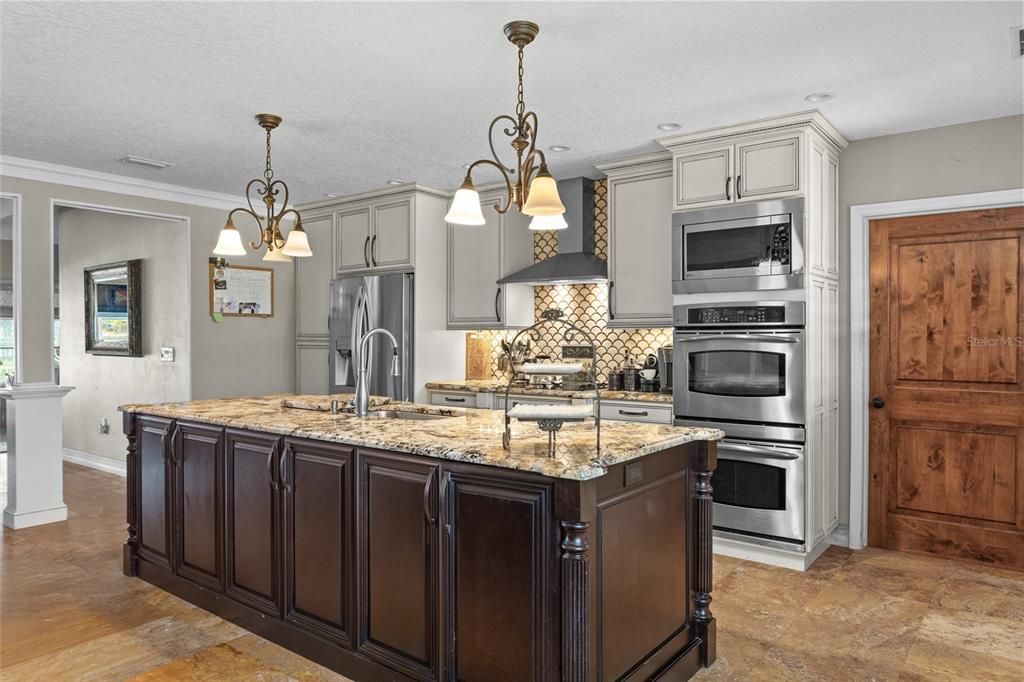 For Sale: $1,650,000 (3 beds, 3 baths, 3075 Square Feet)