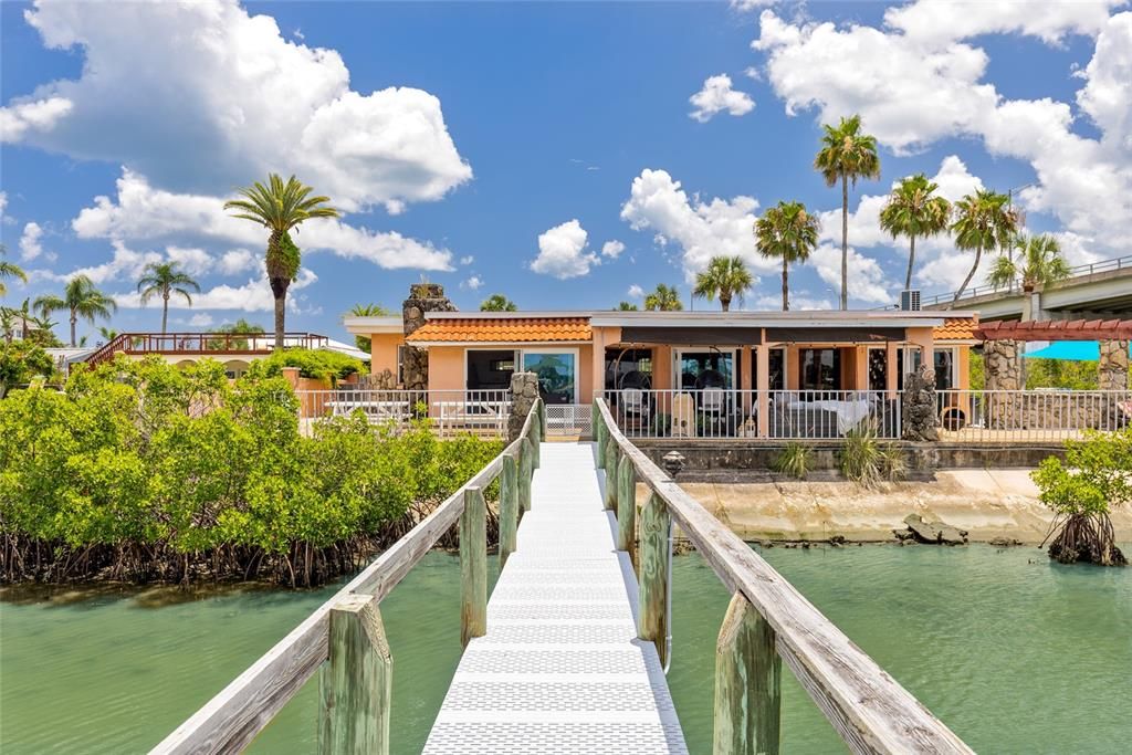 For Sale: $1,650,000 (3 beds, 3 baths, 3075 Square Feet)