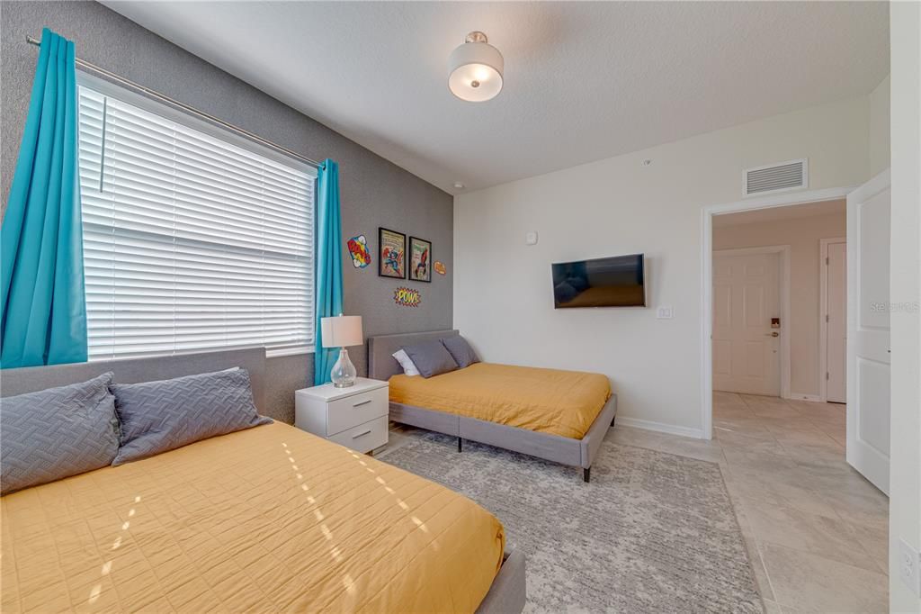 For Sale: $369,000 (3 beds, 2 baths, 1329 Square Feet)
