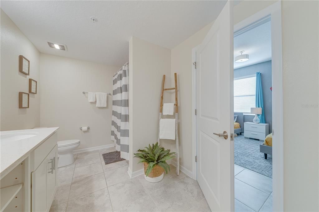 For Sale: $369,000 (3 beds, 2 baths, 1329 Square Feet)