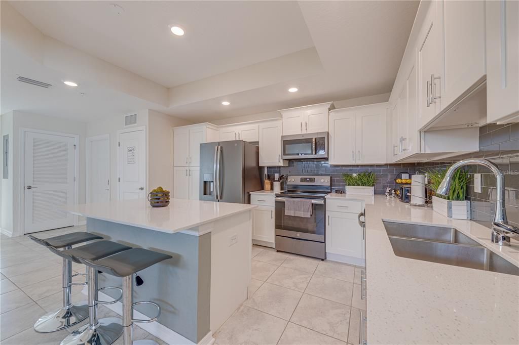 For Sale: $369,000 (3 beds, 2 baths, 1329 Square Feet)