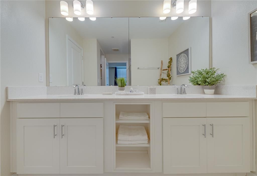 For Sale: $369,000 (3 beds, 2 baths, 1329 Square Feet)