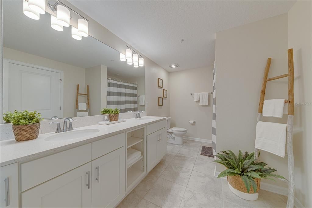 For Sale: $369,000 (3 beds, 2 baths, 1329 Square Feet)