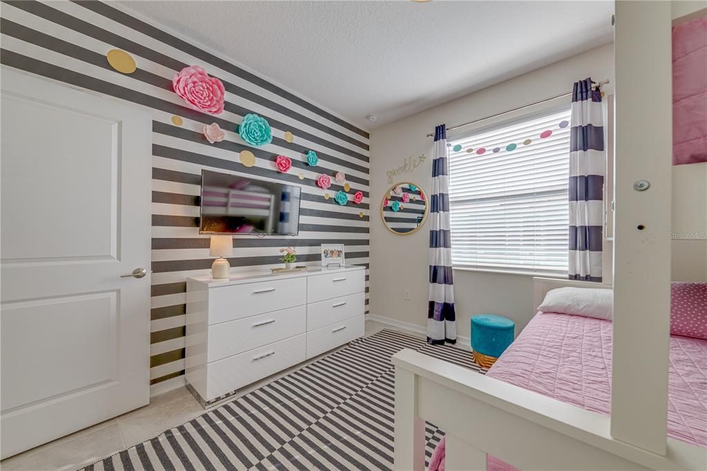 For Sale: $369,000 (3 beds, 2 baths, 1329 Square Feet)