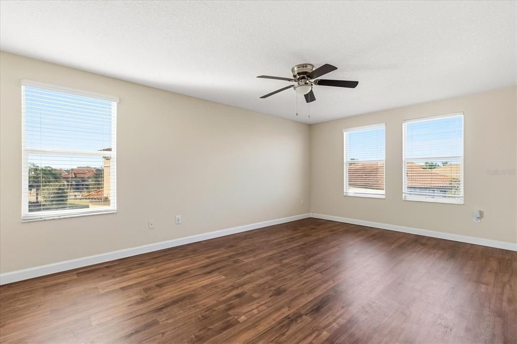 For Rent: $2,590 (4 beds, 2 baths, 2542 Square Feet)