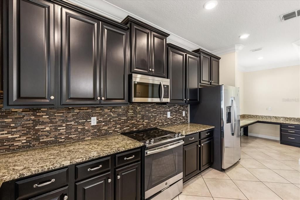 For Rent: $2,590 (4 beds, 2 baths, 2542 Square Feet)