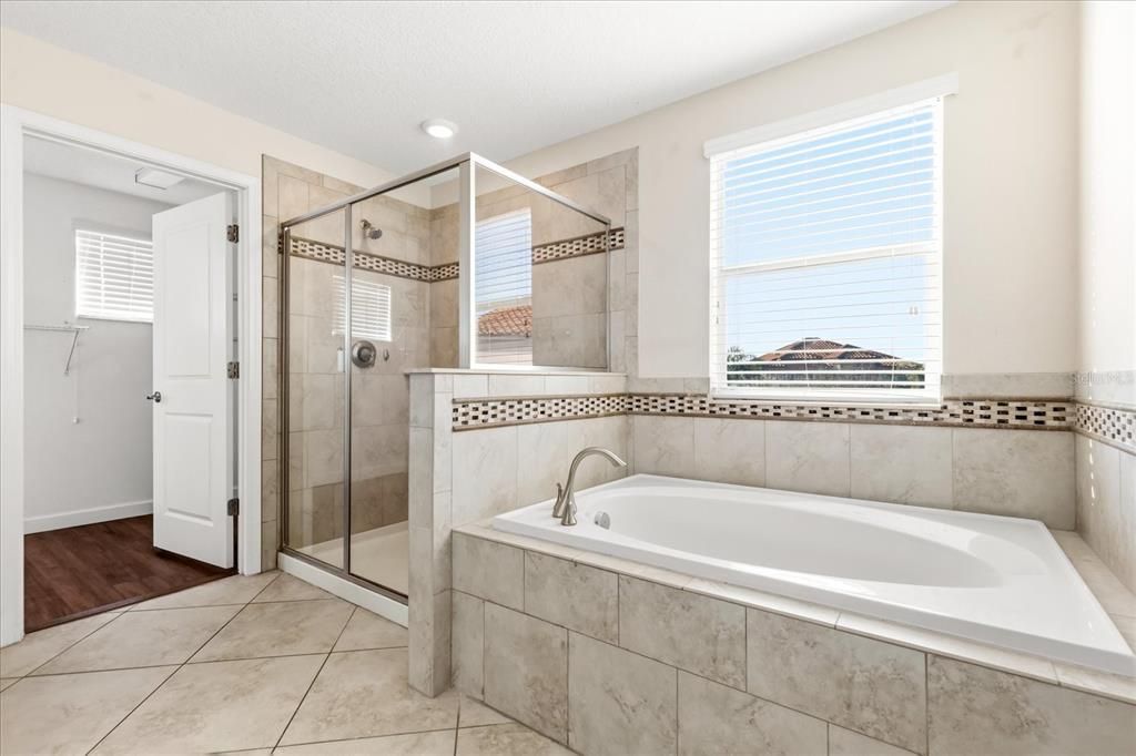 For Rent: $2,590 (4 beds, 2 baths, 2542 Square Feet)