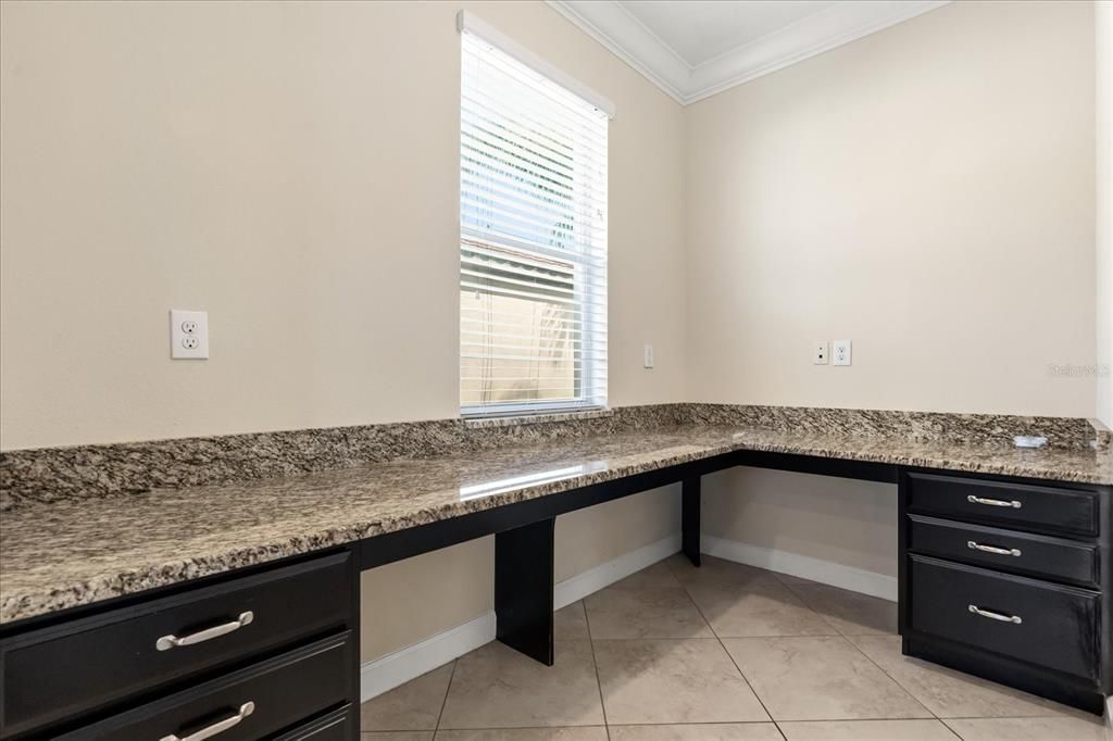 For Rent: $2,590 (4 beds, 2 baths, 2542 Square Feet)