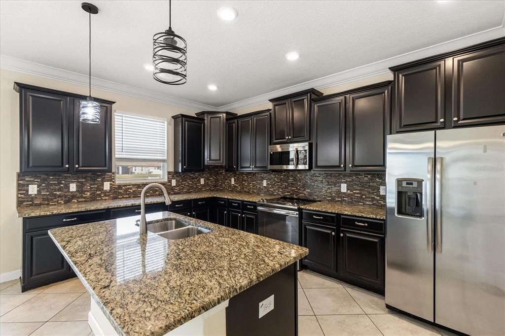 For Rent: $2,590 (4 beds, 2 baths, 2542 Square Feet)