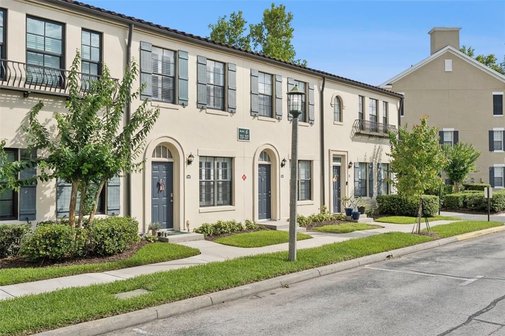 For Sale: $285,000 (1 beds, 1 baths, 855 Square Feet)