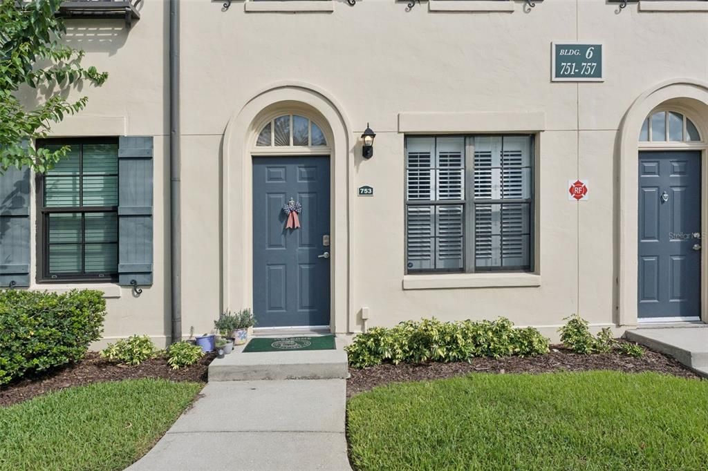 For Sale: $285,000 (1 beds, 1 baths, 855 Square Feet)