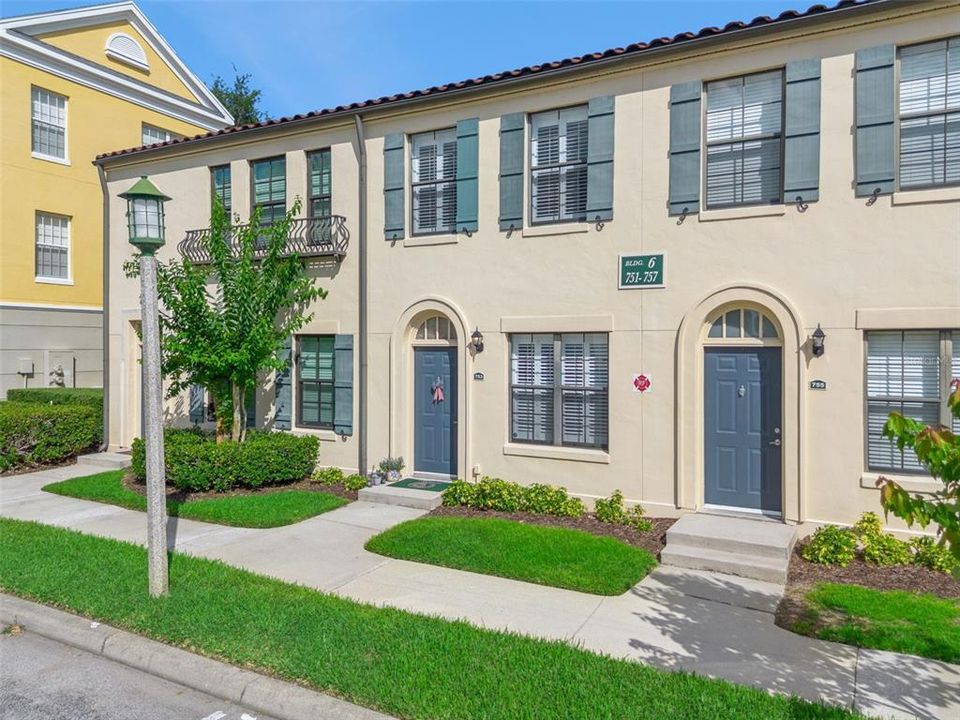 For Sale: $285,000 (1 beds, 1 baths, 855 Square Feet)