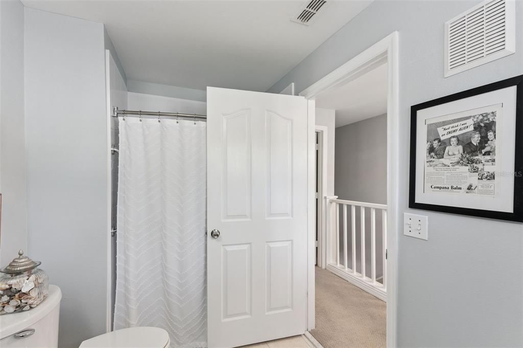For Sale: $285,000 (1 beds, 1 baths, 855 Square Feet)