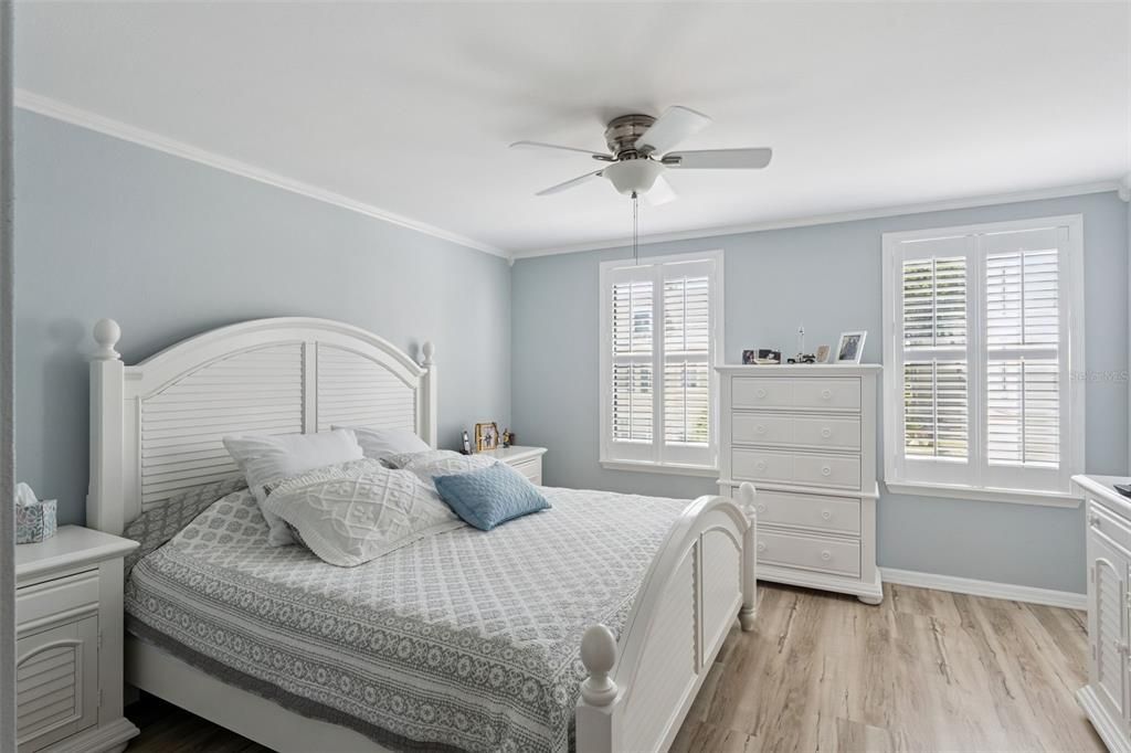For Sale: $285,000 (1 beds, 1 baths, 855 Square Feet)