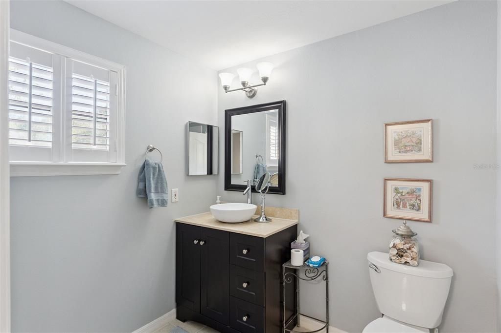 For Sale: $285,000 (1 beds, 1 baths, 855 Square Feet)
