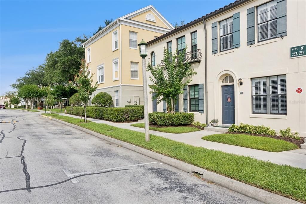 For Sale: $285,000 (1 beds, 1 baths, 855 Square Feet)