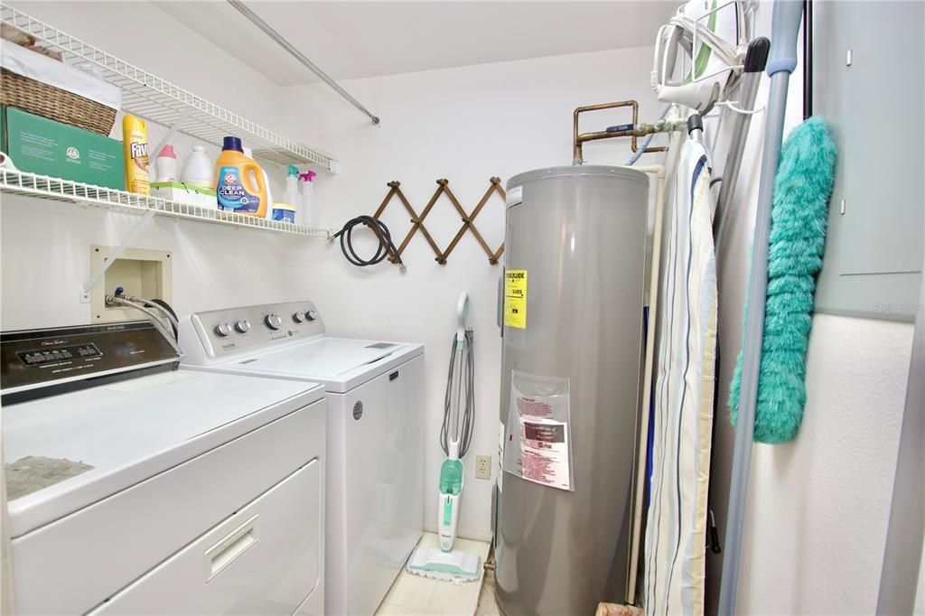 Activo con contrato: $225,000 (3 camas, 2 baños, 1325 Pies cuadrados)