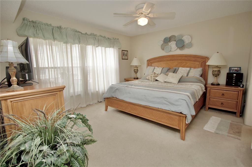 Activo con contrato: $225,000 (3 camas, 2 baños, 1325 Pies cuadrados)