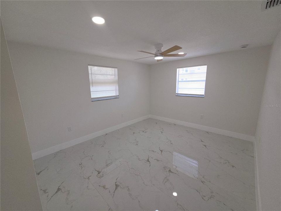 For Sale: $299,900 (3 beds, 2 baths, 1102 Square Feet)