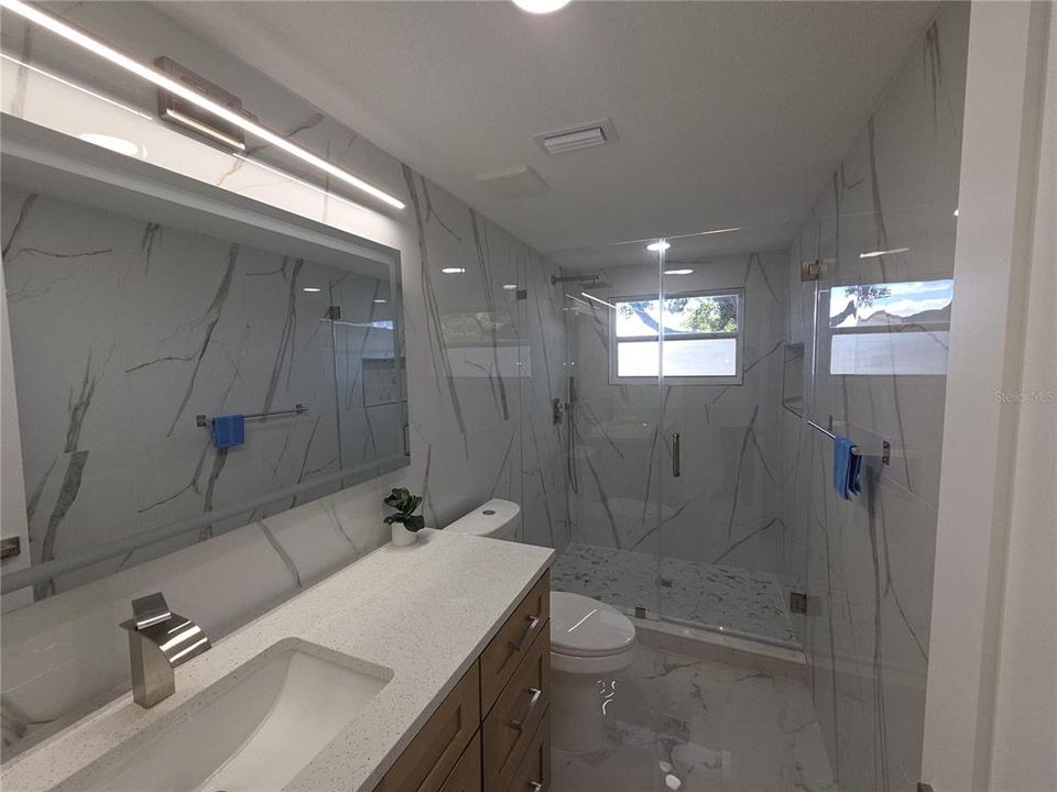 For Sale: $299,900 (3 beds, 2 baths, 1102 Square Feet)