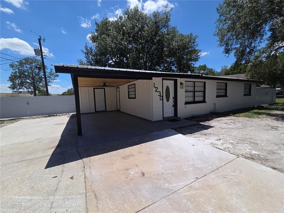 For Sale: $299,900 (3 beds, 2 baths, 1102 Square Feet)