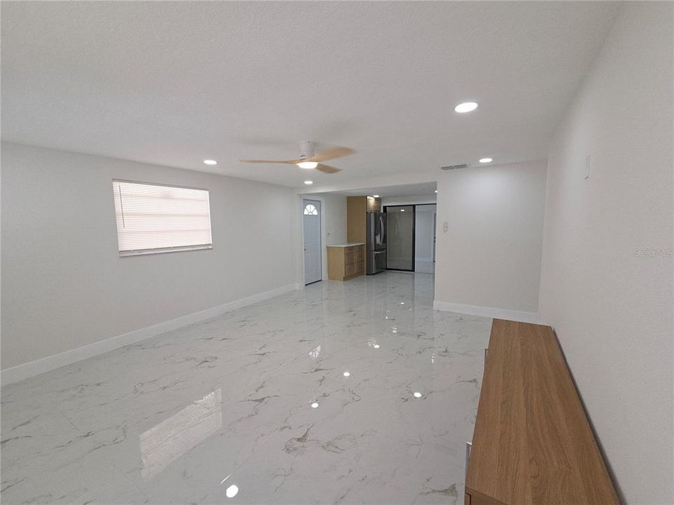 For Sale: $299,900 (3 beds, 2 baths, 1102 Square Feet)