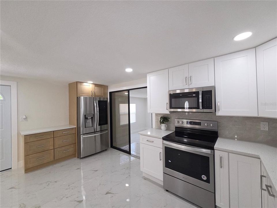 For Sale: $299,900 (3 beds, 2 baths, 1102 Square Feet)